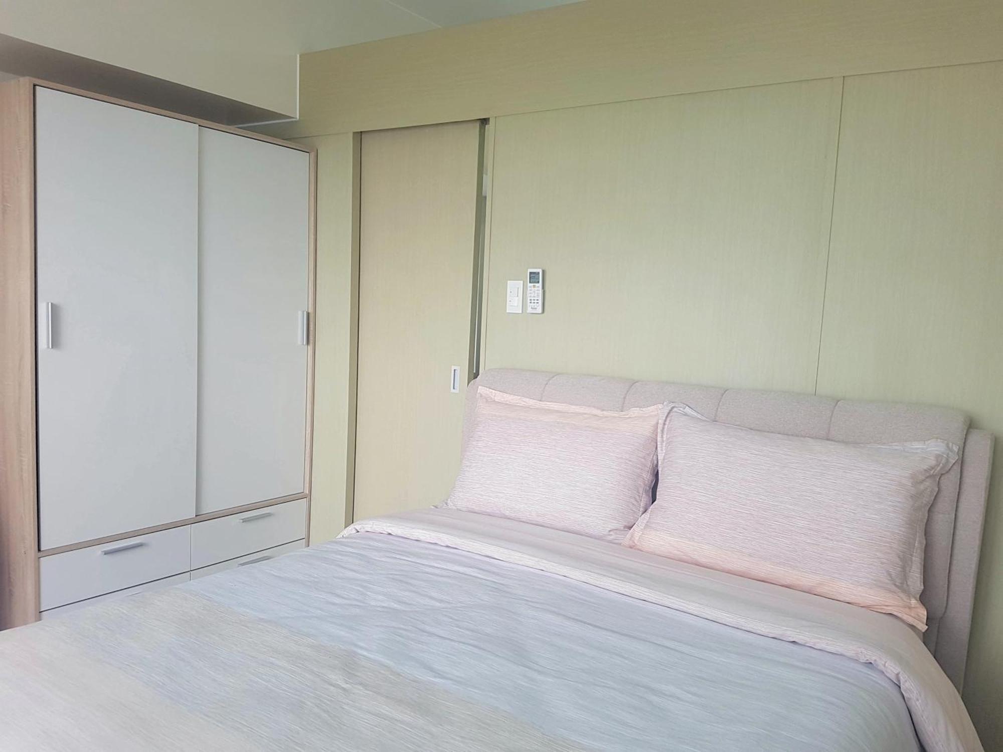 Blowing In The Wind - Lake View Apartments Tagaytay City Room photo