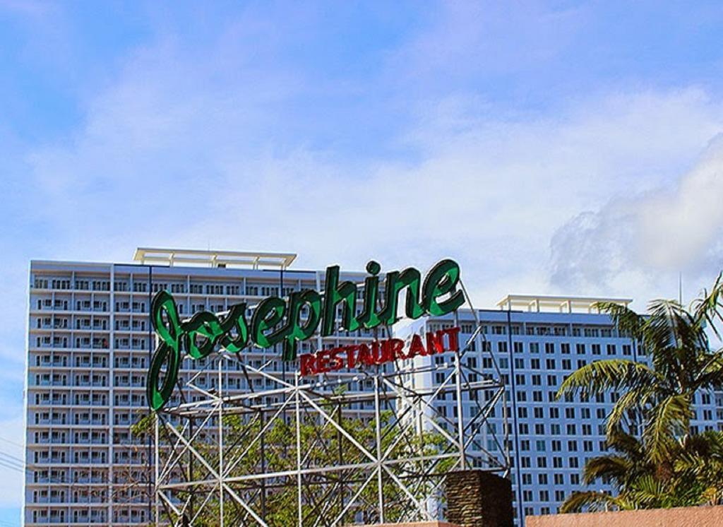 Blowing In The Wind - Lake View Apartments Tagaytay City Room photo