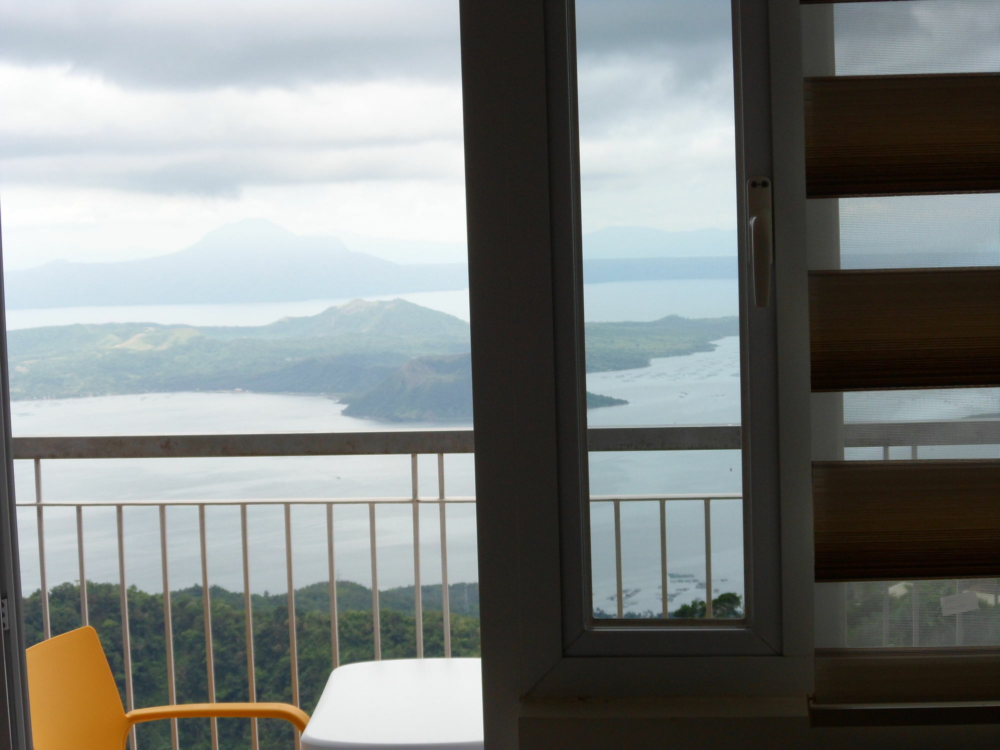 Blowing In The Wind - Lake View Apartments Tagaytay City Exterior photo